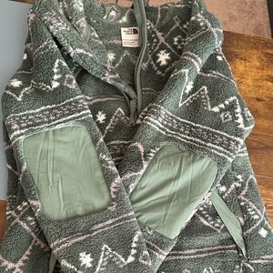 The North Face Women’s Campshire Green Patterned Fleece